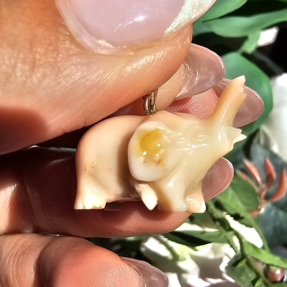 18k Carved Elephant Pendant - Picture 3 of 7